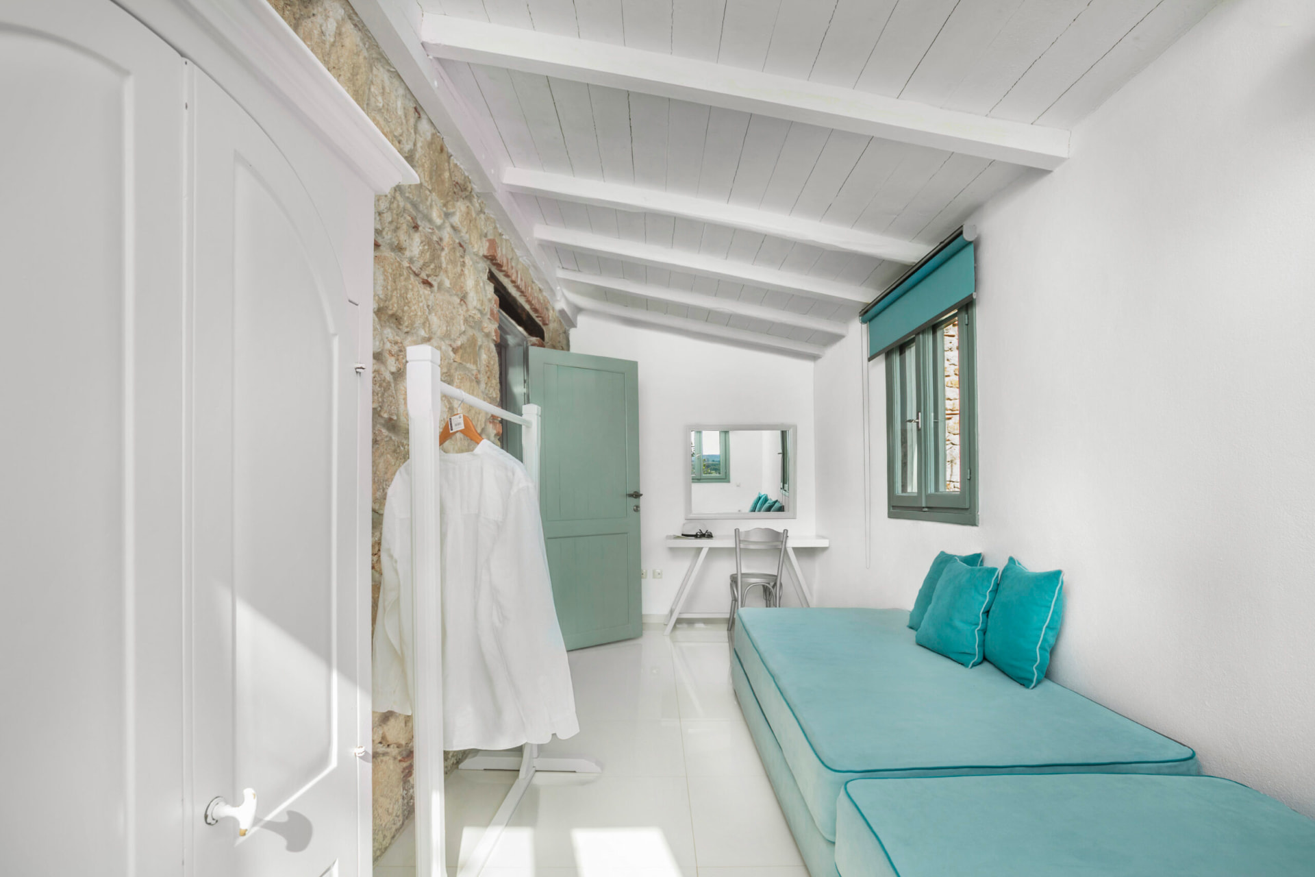 Second bedroom with turquoise daybeds for children.